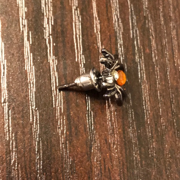 🎃 🆕 Crystal Spider Stud Earrings - Picture 4 of 5